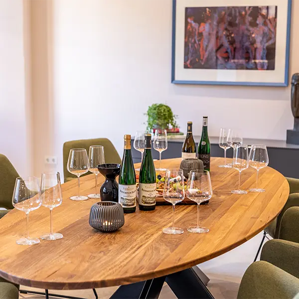 Seminarraum mit gedecktem Tisch im Hotel DEINHARD’s in Bernkastel-Kues